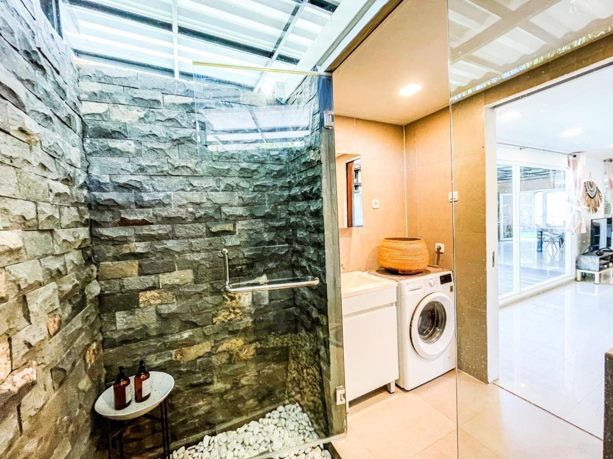 Villa Kotak Surfers Escape Reopening Rates Apply Now Selong Belanak Exteriör bild