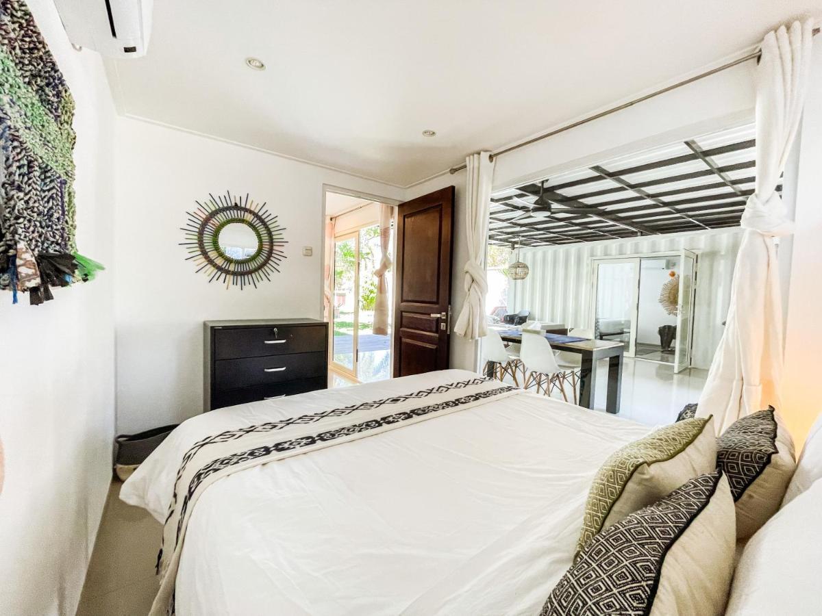 Villa Kotak Surfers Escape Reopening Rates Apply Now Selong Belanak Exteriör bild