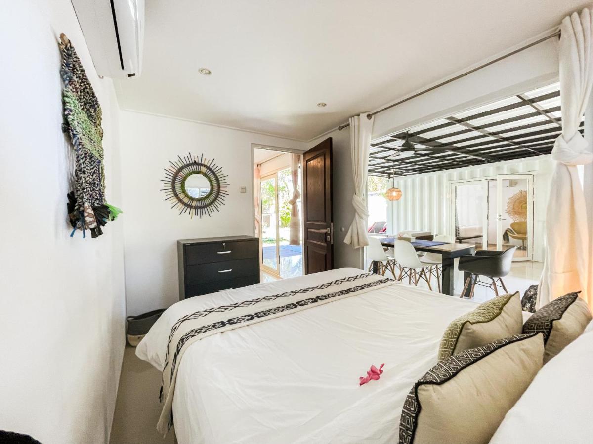 Villa Kotak Surfers Escape Reopening Rates Apply Now Selong Belanak Exteriör bild
