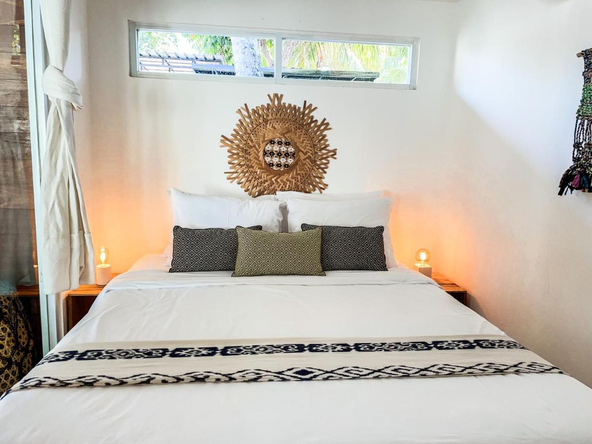 Villa Kotak Surfers Escape Reopening Rates Apply Now Selong Belanak Exteriör bild