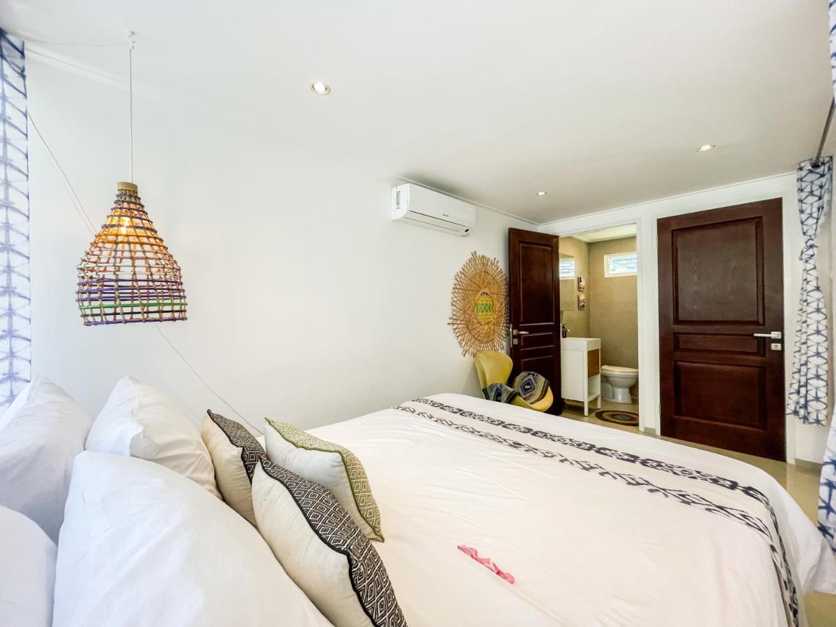 Villa Kotak Surfers Escape Reopening Rates Apply Now Selong Belanak Exteriör bild