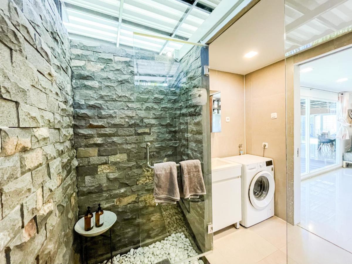 Villa Kotak Surfers Escape Reopening Rates Apply Now Selong Belanak Exteriör bild